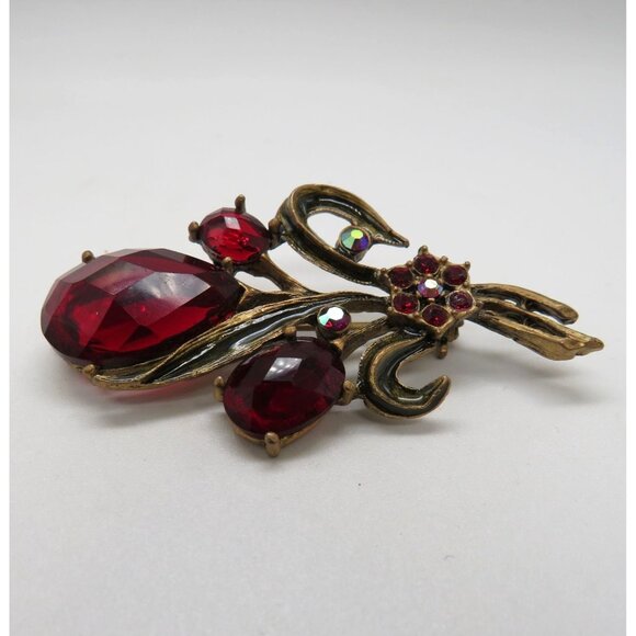 Vintage Floral Brooch 2" Red Faceted Lucite Gems Pin Antique Gold Tone Setting - Picture 1 of 10